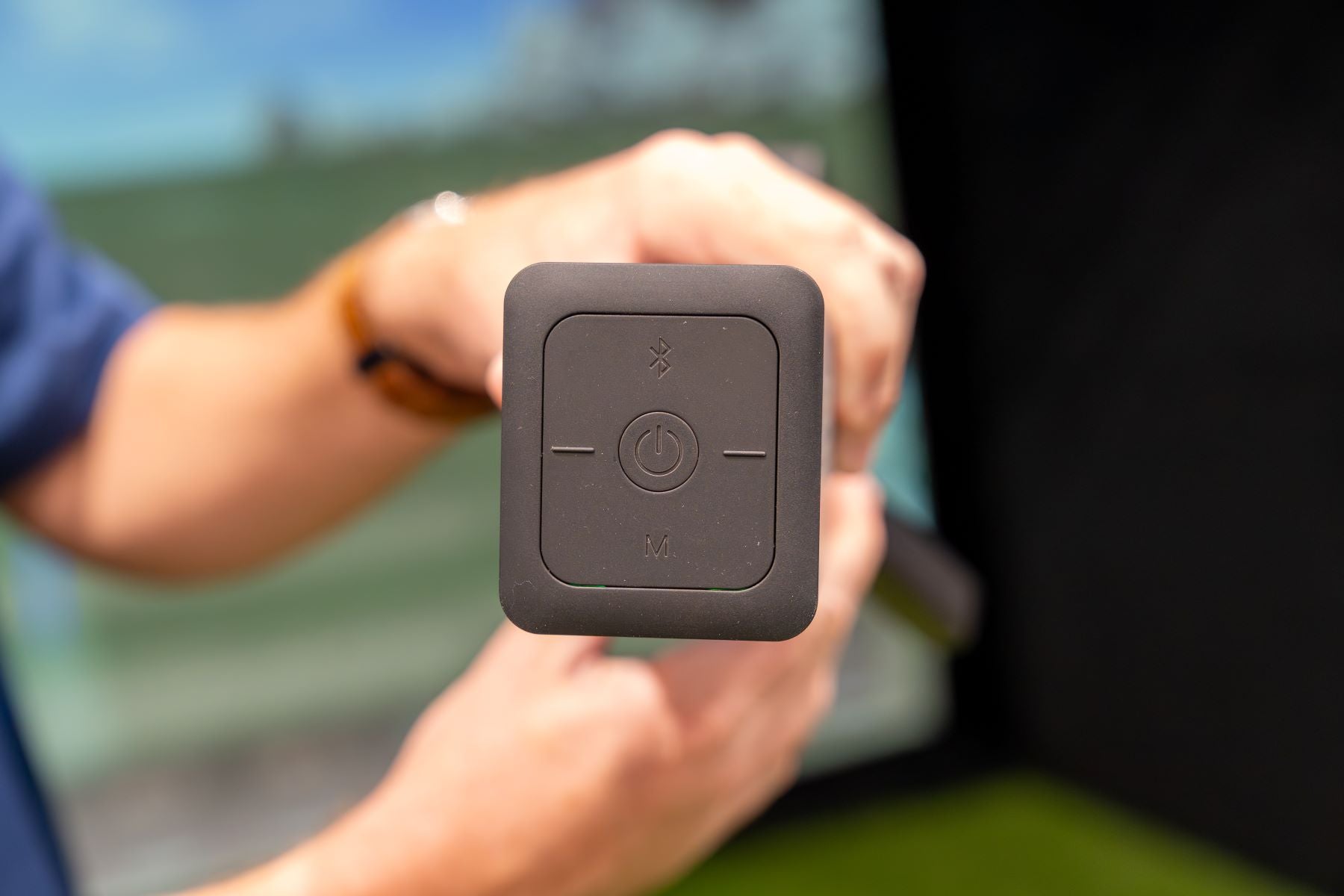 Square Golf Omni Indoor/Outdoor Launch Monitor & Simulator - Image 3